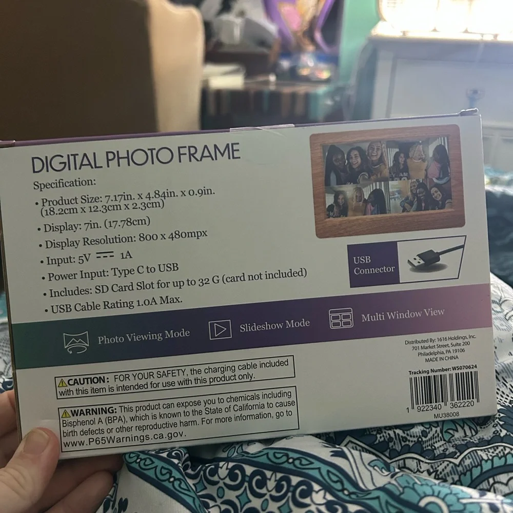Digital Photo Frame with Wood Finish